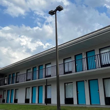 Clarion Inn & Suites Kissimmee-Lake Buena Vista South Extérieur photo