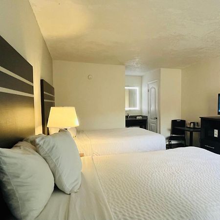Clarion Inn & Suites Kissimmee-Lake Buena Vista South Extérieur photo