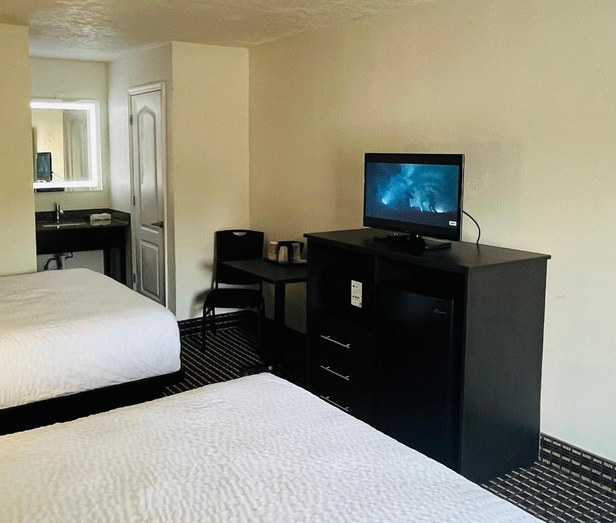 Clarion Inn & Suites Kissimmee-Lake Buena Vista South Extérieur photo