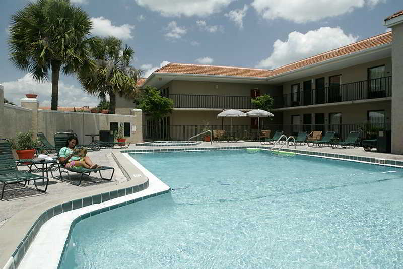 Clarion Inn & Suites Kissimmee-Lake Buena Vista South Extérieur photo