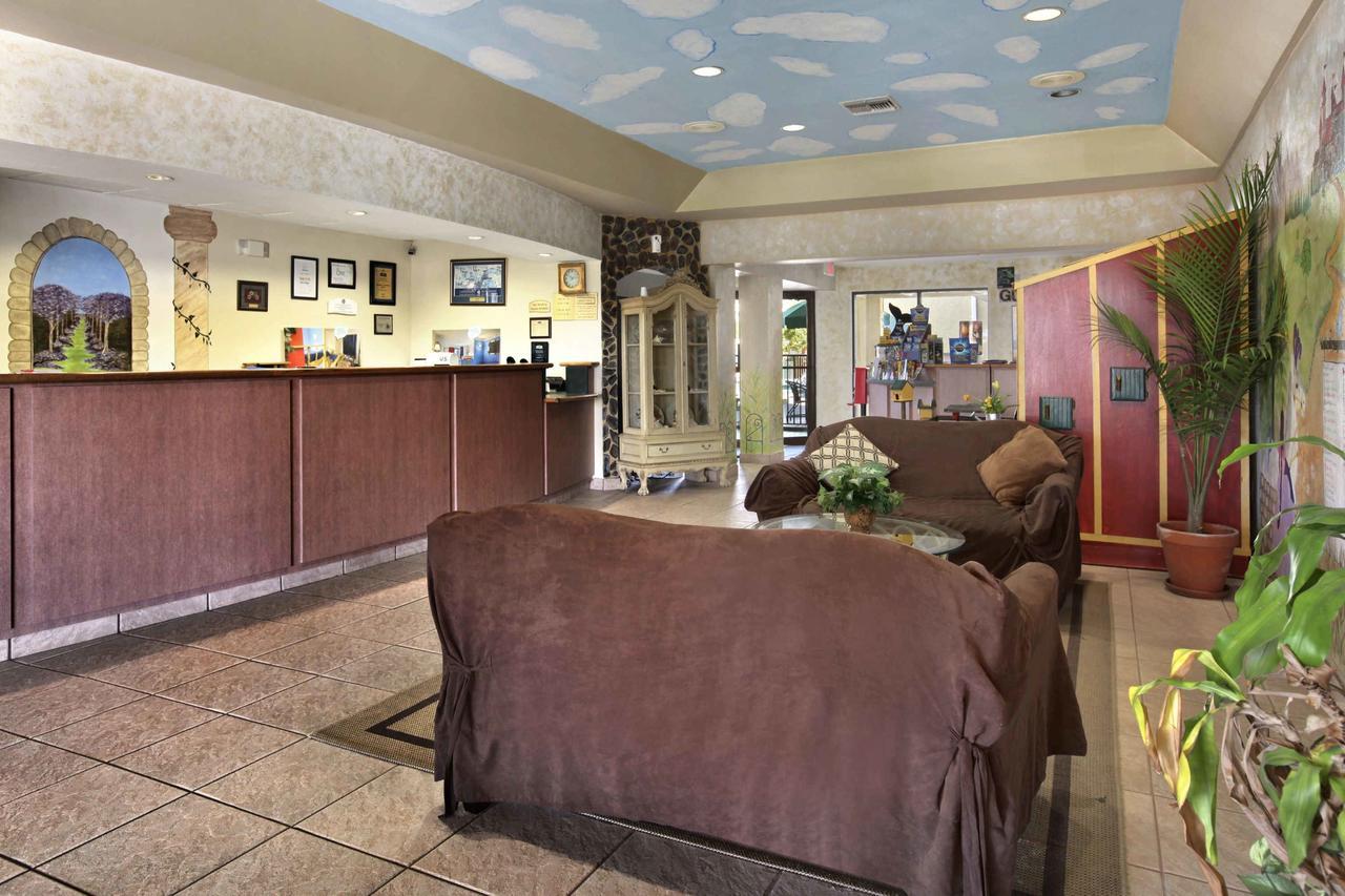 Clarion Inn & Suites Kissimmee-Lake Buena Vista South Extérieur photo